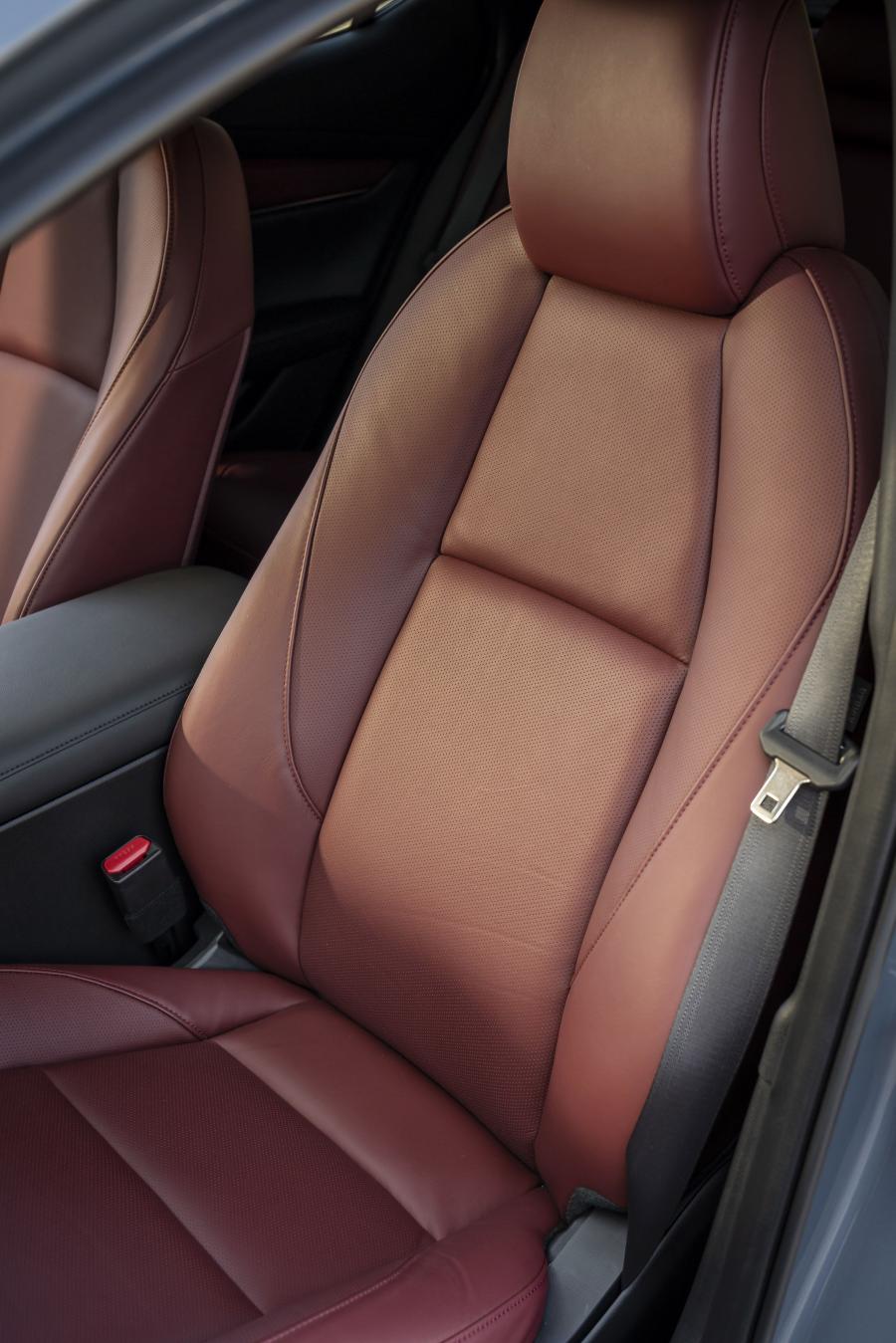 Интерьер Mazda3 Skyactiv-X Sedan (BP) 2019 года  (WW) (фото 4 из 37)
